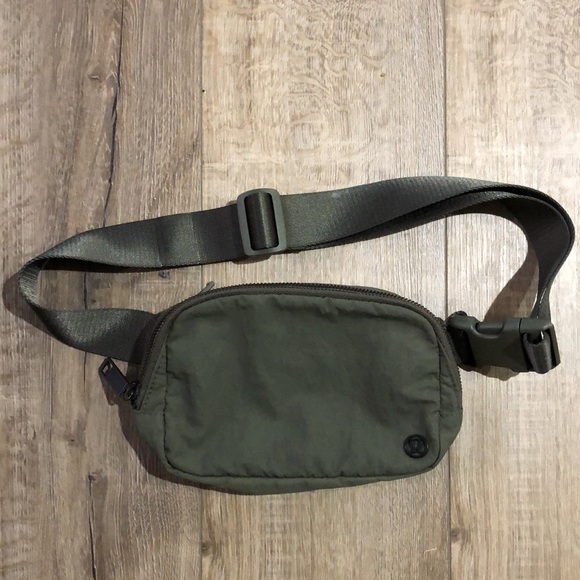 LULULEMON OG Everywhere Belt Bag 1L - Armory - Picture 2 of 13